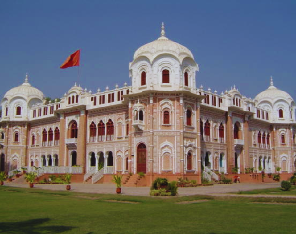 You are currently viewing Darbar Mahal, Bahawalpur