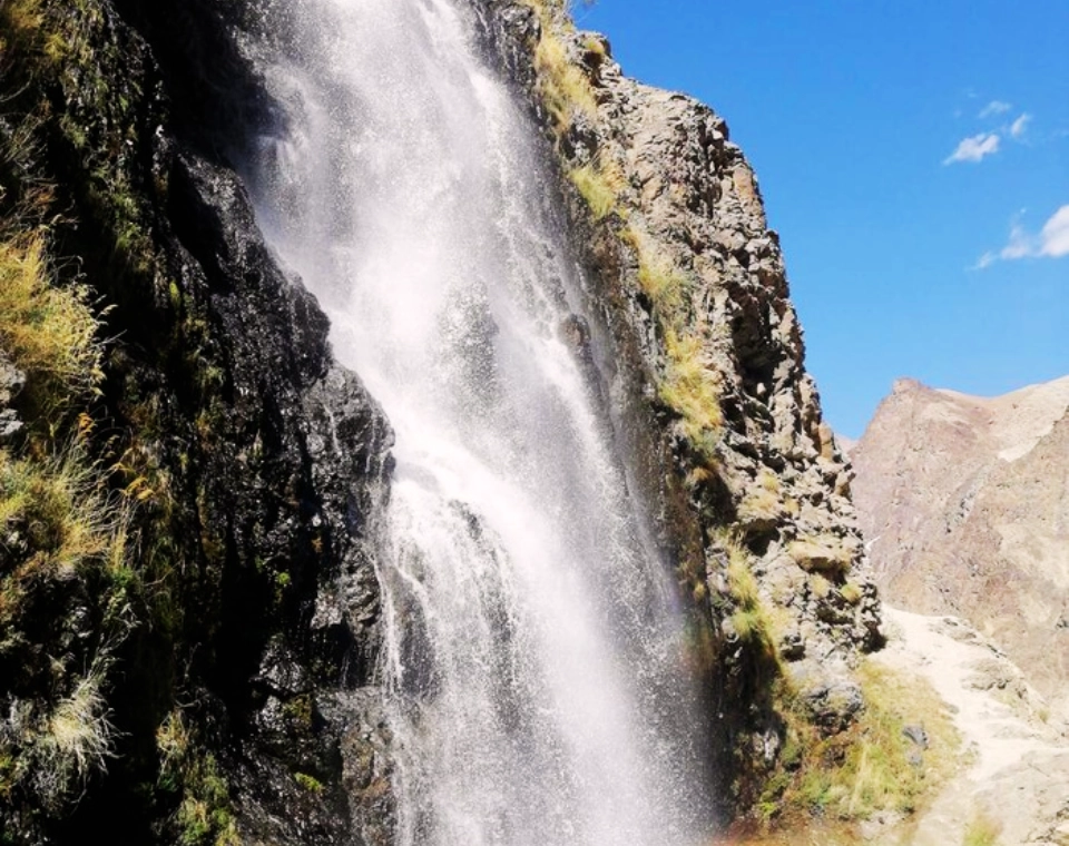 Read more about the article Khaplu Waterfalls, Gilgit