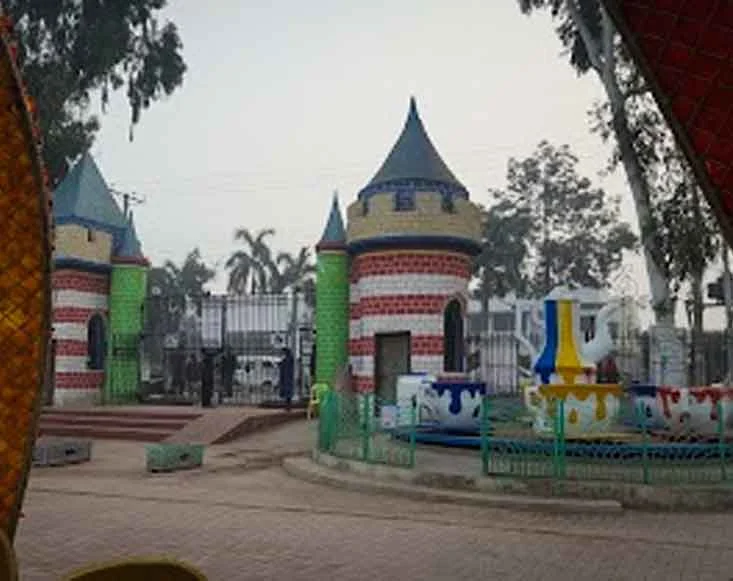 Read more about the article Rehmat ul lil Alameen Park Play Land, Sargodha 