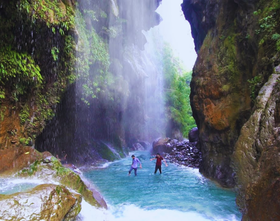 Read more about the article Umbrella Waterfall, KPK